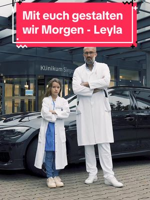 A post by @klinikumsiegen on TikTok caption: „Mit euch gestalten wir Morgen“ - Damit möchten wir den Nachwuchs von Morgen in verschiedenen Kurzvideos auf humurvolle Weise in den Fokus rücken!🤗👌🏼 Die Kinder in den Videos sind nicht nur Mitarbeiterkinder, sondern stellen zum Teil sogar den Beruf eines Elternteils dar. Am Schluss der Videos ist zudem immer eine Mitarbeiterin bzw. ein Mitarbeiter zu sehen, der/die den Beruf tatsächlich ausübt. So wie hier unser Chefarzt der Viszeralmedizin😬 #fyp #fy #fürdich #medizin #krankenhaus #siegen #video #funny #medicine 