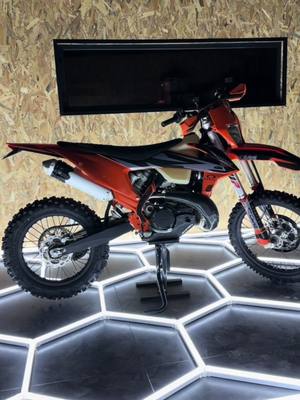 A post by @sticarz on TikTok caption: How to make graphic kits by STICARZ ⚠️ #moto#kitdeco#ktm#300tpi#enduro#cross#foryou @Pierre Lnt 