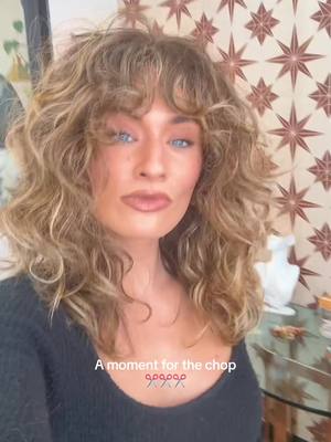 A post by @tara_misoooo on TikTok caption: A moment for the hair 💌 Hair by @hannah  🤍 #hairtransformation #✂️ #newhaircut #curlyhairstyles 