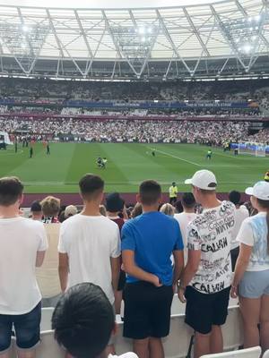 A post by @phantompubgg on TikTok caption: SIDEMAN charity Match.#sidemen #charity 