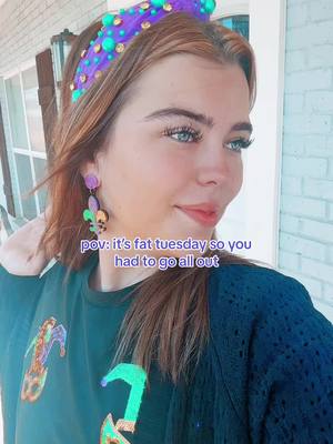 A post by @madelynngracee02 on TikTok caption: happy mardi gras!!💜💚 #mardigras #fattuesday 