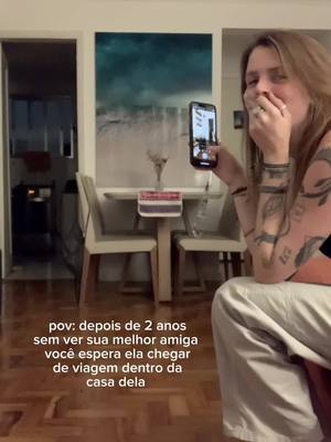 A post by @juliapiires on TikTok caption: Hahahaha eu amo!!! #surpresa #amizade #brasil #amizadeadistancia 