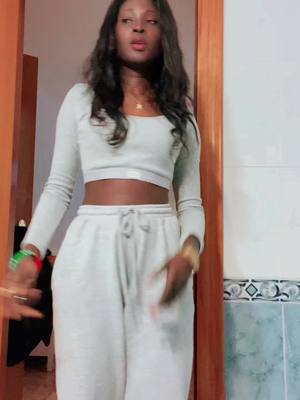 A post by @marieelalyre on TikTok caption: #senegalaise_tik_tok #españa🇪🇸 #españa🇪🇸 #senegalrekk🇸🇳🔥❤️ #cataluña 