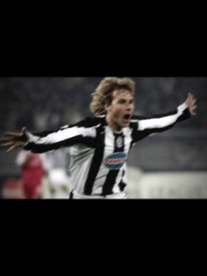 A post by @kkk123667 on TikTok caption: “원조 두개의 심장“ #pavelnedved #nedved🇨🇿 #juventus #twihearts #두개의심장 #원조 #football 