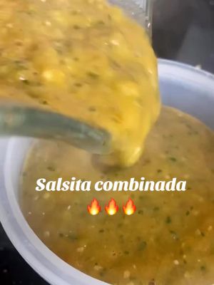 A post by @healthylilymx on TikTok caption: En la gastronomía mexicana las salsas parecieran multiplicarse sin parar siendo este el ingrediente estrella de un BUEN platillo mexicano. Salsita ni verde, ni roja sino combinada 🔥  En un sartén agrega un chorrito de aceite y una vez caliente agrega: 🔺1/2 cebolla en trozos  🔺2-3 dientes de ajo 🔺3-5 chiles serranos (depende del picor que quieras)  🔺3-4 tomates rojos bien maduros 🔺10 tomatillo verde 🔺Sal al gusto  Posterior pasa a la licuadora y agrega 1/4 de cilantro. Licua. Sirve. Totopea. ¡Que la disfrutes!  🫶🏻HL