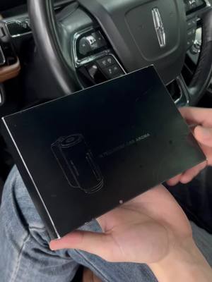 A post by @km_sph8 on TikTok caption: Perfume de coche inteligente bonito y práctico. Adiós al olor en el coche#car #caraccessories #perfumery #carproducts #gift 