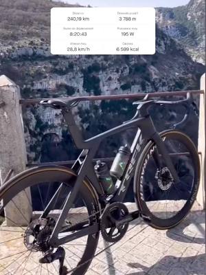 A post by @theoauzoux on TikTok caption: C’est quoi votre plus longue distance ?🥳 #culturevelo #cyclingroad #cyclisme #trekmadone #strava #ridebontrager 