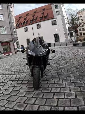 A post by @.ginto on TikTok caption: Ich zeig euch mein Bike #bikelife #motovlog #honda 