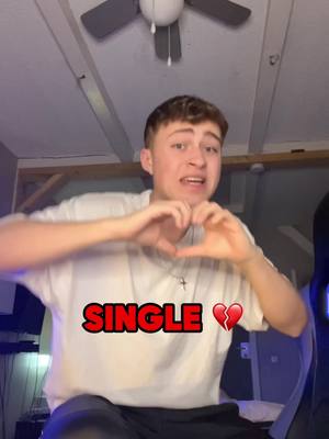 A post by @nicorosseburg on TikTok caption: Markiert eine Person die Single ist !😂💔 #foryou #foryoupage #fy #fürdich #fürdichseite #viral #comedy #singing #single #beziehung #singleforever 