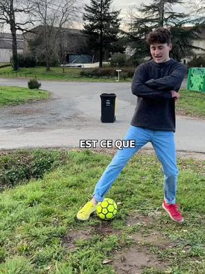 A post by @iamjoaskills on TikTok caption: Le Ballon devient Géant sur FC24 ! 😲⚽️ #starfreestyle #sportstiktok #fc24 