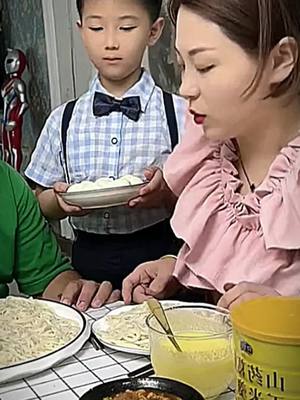 A post by @coupleeating2 on TikTok caption: #eat #eating #mukbang #foryou 