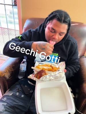 A post by @rowzay504 on TikTok caption: #neworleans #geechigotti #losangeles #foryou #fyp #fypシ゚viral #crawfish #seafood #fish #seafoodlover #étouffée #foodtiktok #tastetest #nuttyblocc  #crawfishseason #504 #213 #louisiana #california 