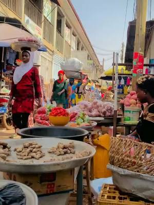 A post by @comedian_sobolobo1 on TikTok caption: We went to the Market today just to do this so that our fans will have something to happy themselves 🤣🤣🤣🤣#sobolobocomedy #viralvideo #comedy #funny #tamaletiktokers @Maccasio official 