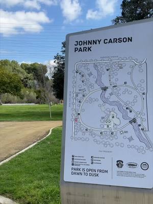 A post by @muscleupjarvis on TikTok caption: Johnny Carson Park in Burbank 8.0/10 One workout everybody knows the rules! Follow me as I review every workout park in Los Angeles #fyp #foryou #viral 