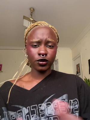 A post by @madandstranger on TikTok caption: grwm no se queeeee (él/elle) #grwm #fyp 