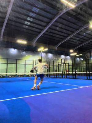 A post by @gonzalouki_10 on TikTok caption: En este punto me di cuenta que soy muy bajito🥴🤦‍♀️#120cm #bajito #foryoupage #padel #padelfever #foryoupage #fyp #parati #viral 