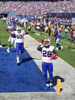 A post by @nygiantsguy on TikTok caption: Devin Singletary's 1st career TD 🙌 welcome to NY #DevinSingletary #Giants #NYGiants #NewYorkGiants #NYG #GMen #BigBlue #GiantsFootball #nygiantsguy #NFL #Football