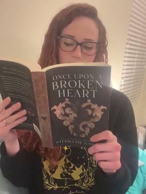 A post by @ladythera on TikTok caption: It's taking over you! 🦊  #BookTok #onceuponabrokenheart #caraval #stephaniegarber #EvangelineFox #littlefox #evangelinefoxcosplay #jacksandevangeline 