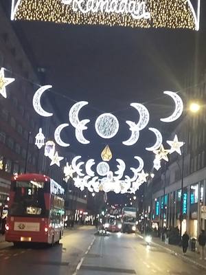 A post by @chaudhryabrar.uk on TikTok caption: central London#ramzanmubarak #pakistanistudents #chaudhryabraruk #internationalstudent #trenfing #ukuniversity #indianstudent #studyabroad 