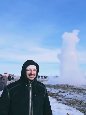 A post by @alexanderstortinireal on TikTok caption: Il mio primo geyser 😍 #geyser #iceland #foryou #perte #cupcut 