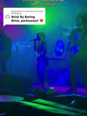 A post by @fergiepinup on TikTok caption: Respuesta a @Saul Rodriguez Tributo a Korn dijeorn jaja #paramore #hayleywilliams #paramoreconcert @RIOT! 