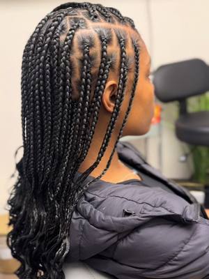 A post by @ on TikTok caption: #xyzbca #foryoupage #fyp #fypシ゚viral #africanhairbraiding #eastpatchogue #hairstyle 