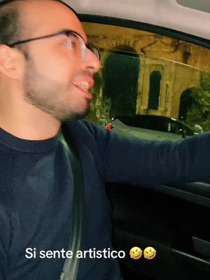 A post by @iosocarmen on TikTok caption: Canti in macchina 🤣 #Love #perteeeeeeeeeee #perte #viral #semprelui #optional #night #music 