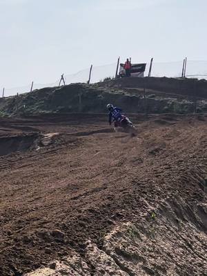 A post by @riki_pini211 on TikTok caption: 🔨🔨#riki_pini211 #tiktok #perte #CapCut #2k24 #motocross #mcvmotorsport #talentiazzurri 