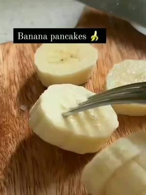 A post by @christianvargaas_ on TikTok caption: 🇲🇽🍌 BANANA PANCAKES 🥞 🇲🇽 #acocinarconvargas #soychristianvargaas_ #foryoupage #querico #idea #recetas #cocina #viral #recetasfaciles  #foryoupage #pancake 