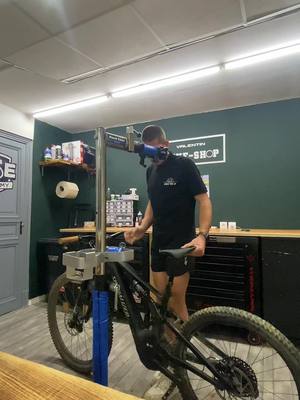 A post by @valentin_bike_shop on TikTok caption: #pourtoi #velo #vttenduro #veloelectrique #bikelife #vttdescente #mecanique #reparation 