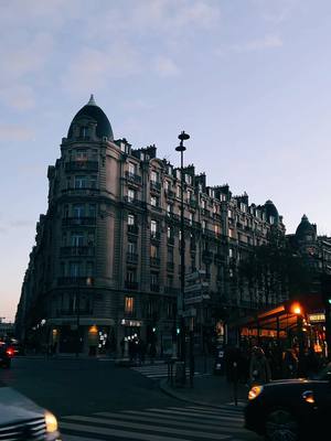 A post by @snurnikovaphoto on TikTok caption: #paris #holiday #romantic #photography #urlaub 