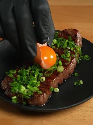 A post by @streetfood160 on TikTok caption: #steak  #egg  🥩 🥚 