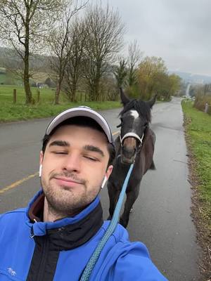 A post by @flodadou4 on TikTok caption: With baby 😍#pourtoi #fyp #foryou #viral #rider #horse #equestrian #poulan 