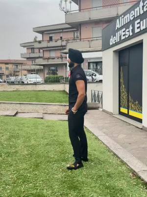 A post by @sameer_jatt_00 on TikTok caption: Feel.it.🩷#tiktok #italy #brescia #india #punjab #@Sidhu Moose Wala 