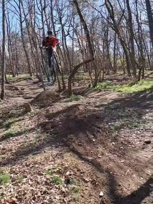 A post by @yannis_riding43 on TikTok caption: #vtt #enduro #saut #passion #persévérance @Trek Bikes  @