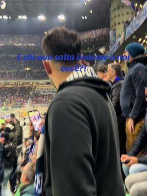 A post by @rossellabalducci17 on TikTok caption: La mia pazza Inter🖤💙 #curvanordmilano #primoverde #internelcuore🖤💙🖤💙 