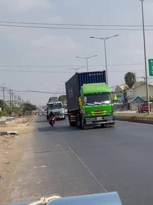 A post by @brosopheak68 on TikTok caption: #ស្រលាញ់ការរាប់អាន🔰🚥🚚🔰 #មេៗកូនចៅសុំរាបអានផង😂🤣😍😍 #video 