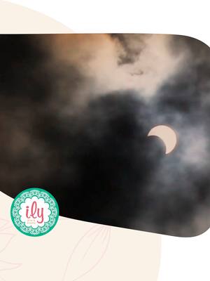 A post by @ilyartediseno on TikTok caption: ¡Deslumbrada por la belleza del eclipse solar! ¿Tú también te sentiste asombrada ante este maravilloso espectáculo celestial? #podercosmico 💫