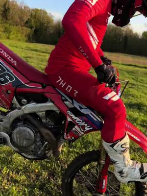 A post by @theovasseur22 on TikTok caption: Entraînement depart 🏁#fyp #pourtoi #bikelife #bike #moto #mx #crf #honda