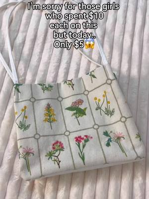 A post by @mikko_shopp on TikTok caption: The perfect spring bag!!🌺#springbag #bag #totebag #tote #purse #floralba #shoulderbag 