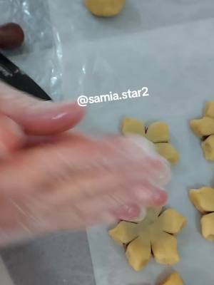 A post by @samia.star2 on TikTok caption: لا تقولو مو فنانة؟!!🤪😅#tiktok #حلويات #حلو_العيد 