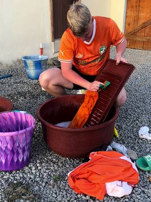 A post by @ericfreestylee on TikTok caption: Mon linge est zooo ? 👕🧼🤩 #cotedivoire #ericfreestylee #abidjan 