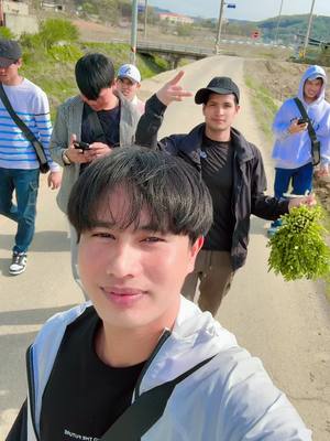 A post by @31428300097 on TikTok caption: តោះទៅស្រែ💚😊🚶‍♂️🧍🏃🏻‍♂️😎