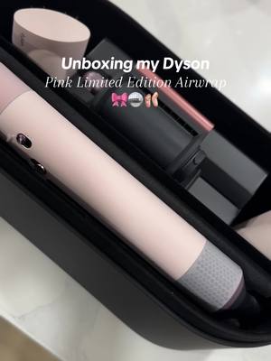 A post by @arlethreynaga on TikTok caption: pink dyson airwrap unboxing #dyson #dysonairwrap #pinkdyson #pinkdysonairwrap #dysonunboxing #dysonairwrapunboxing #airwrapunboxing #pinkaesthetic #pinkpilates #pinkpilatesprincess #pinkpilatesaesthetic #coquette #vira 