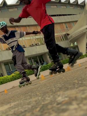 A post by @extra_roll_16 on TikTok caption: @kingskate93 on à fait du bon je crois merci 🙏 #salomon228roller #extra🇹🇬 #freestyle #togo #228patinage #sports #skating 