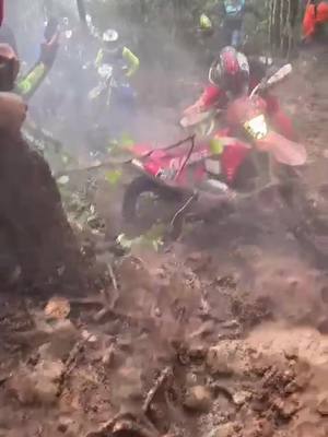 A post by @endurofails.inc on TikTok caption: Lo va quemaaa!🔥🔥 - - #Motocross #enduro #hardenduro #extremeenduro #funnyfail #ktm #sherco #dirtbike #fail #motolover #fyp #extremesports #motofail #jump #skills#gopro #sport #motolife #endurofails #adventure #husqvarna #endurofailinc