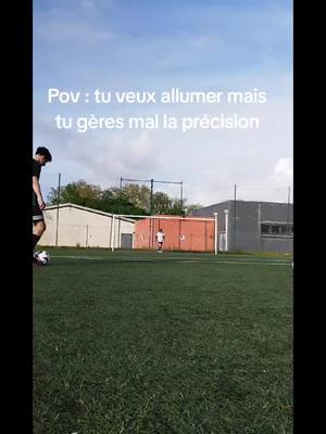 A post by @bapttheofreestyle on TikTok caption: Coup dur pour les pigeons #pourtoi #null #football 