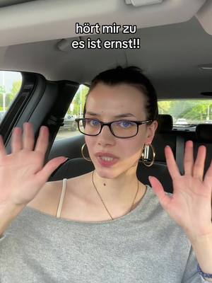 A post by @nopelara on TikTok caption: es ist der größte lifehack wirklich #girlssupportgirls #hoops #schmuck 