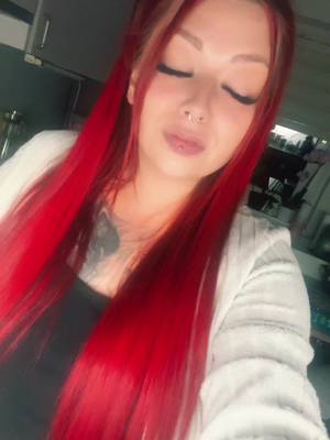 A post by @samanthaburmeiste on TikTok caption: 😌 #selflove #leipzig #redhair #bluey #sommersprossen #renn #bensonboone #fürdichpage #fyp 