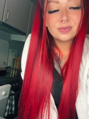 A post by @samanthaburmeiste on TikTok caption: Dein lächeln darfst du nie verlieren! #selflove #leipzig #redhair #bluey #sommersprossen #lächeln #fürdichpage #fyp 